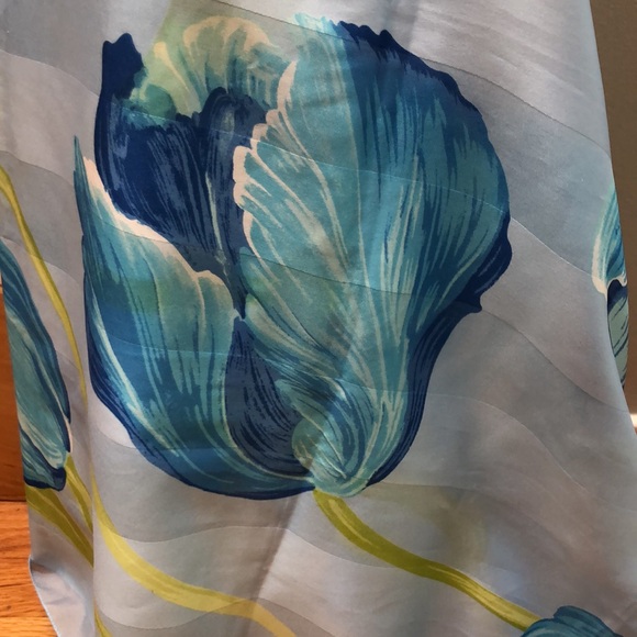 VTG Symphony Scarfs Large Square Scarf Blue Tulip  Design - Picture 4 of 14